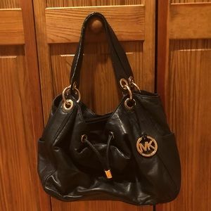 🖤MICHAEL KORS lambskin leather ludlow purse.